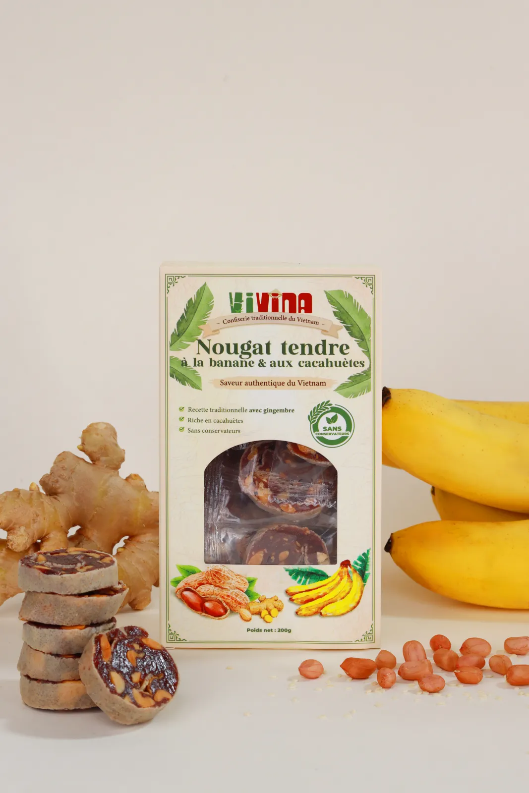 Coffret de nougat tendre VIVINA entouré de gingembre, de bananes et de cacahuètes